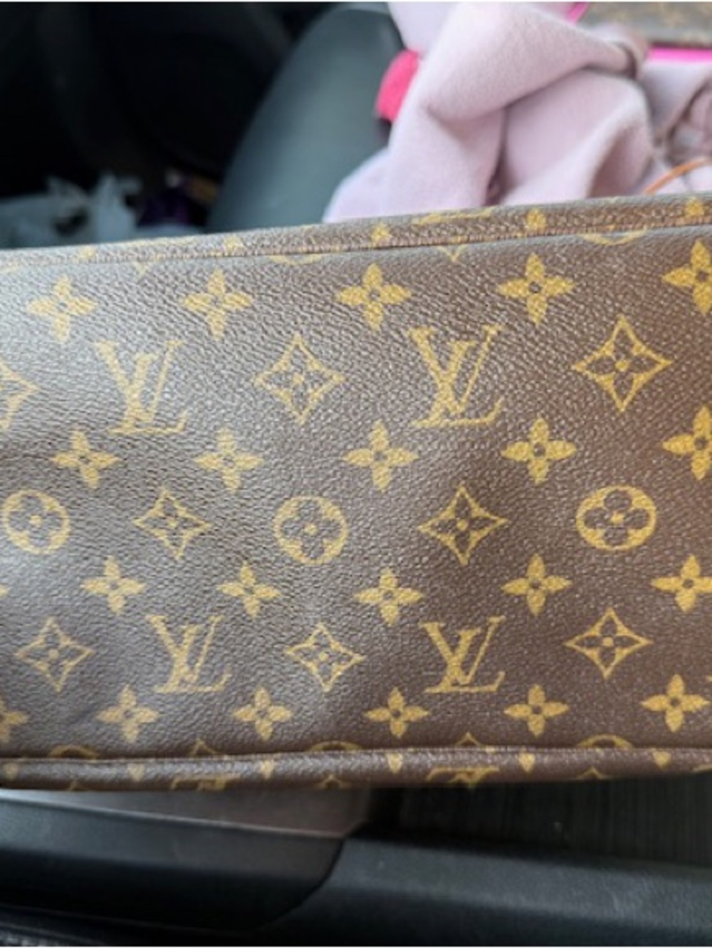 Louis Vuitton Monogram Tote with Natural Vachetta Trim & Fuschia lining inside - Picture 2 of 12